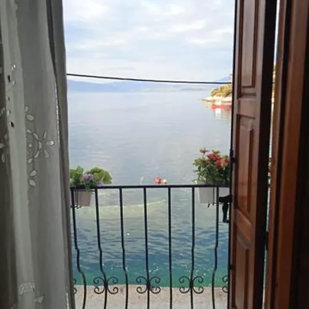 μπροστά στο ναυάγιο καλή τύχη