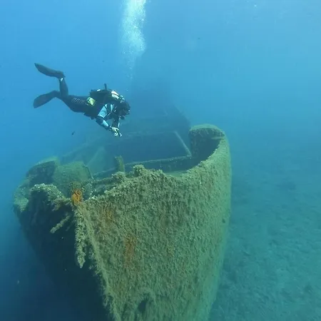 μπροστά στο ναυάγιο καλή τύχη * Tríkeri