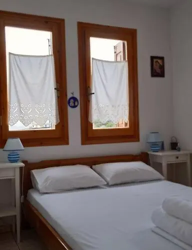 μπροστά στο ναυάγιο καλή τύχη *