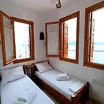 μπροστά στο ναυάγιο καλή τύχη Holiday home Trikeri