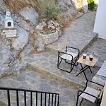 μπροστά στο ναυάγιο καλή τύχη *