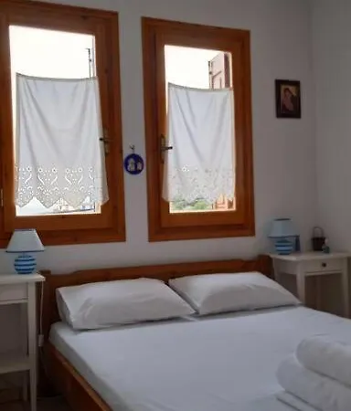 μπροστά στο ναυάγιο καλή τύχη *