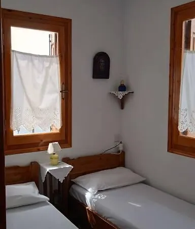 Дом отдыха μπροστά στο ναυάγιο καλή τύχη Трикери