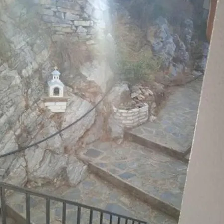 Дом отдыха μπροστά στο ναυάγιο καλή τύχη *