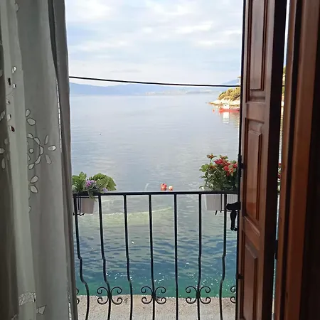 μπροστά στο ναυάγιο καλή τύχη בית נופש