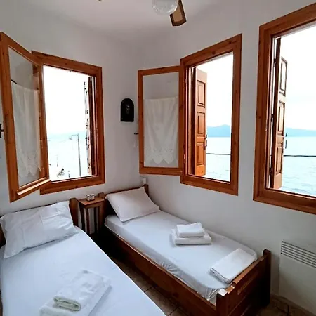 μπροστά στο ναυάγιο καλή τύχη Nyaraló Tríkeri